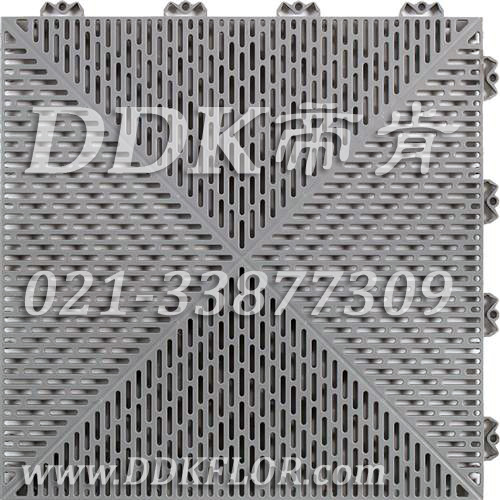 淺灰色菱形濾水板樣板圖片,帝肯(DDK)_9013（Piz|廣場）效果圖，泳池地膠,泳池防滑地墊,泳池防滑地毯,游泳池防滑墊,游泳池防滑地膠,游泳池地墊,浴室pvc格柵地板,浴室地墊,浴室地板,浴室地板磚,浴室地毯,浴室地磚,浴室墊,浴室防滑地墊,浴室防滑地磚,浴室防滑地膠,浴室防滑墊,浴室防滑疏水磚,浴池防滑地墊,浴池防滑墊,衛生間地墊,衛生間防滑地毯,衛浴防滑墊,衛生間地板隔水墊,衛生間地膠,衛生間塑料地板,衛生間防水地墊,衛生間防水墊,衛生間防滑地墊,衛生間防滑墊,廁所防滑墊,洗浴防滑墊,淋浴房防滑墊