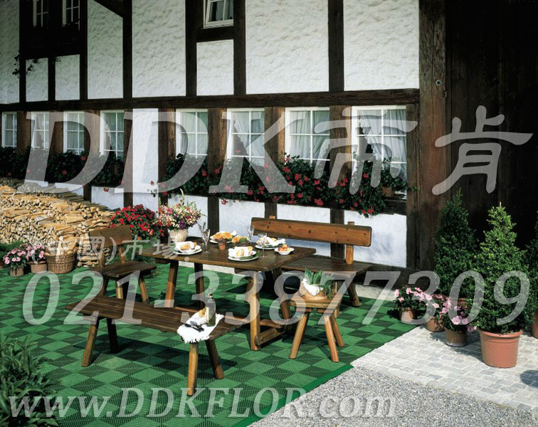 綠色拼裝_花園地面鋪設(shè)材料樣板圖片,帝肯(DDK)_8100_T550（室外花園地面材料）效果圖，戶外地磚,戶外地板,戶外花園地磚,pvc戶外地板,塑料戶外地板,幼兒園戶外地墊,幼兒園戶外地板,戶外地墊,戶外地毯,戶外地膠,戶外塑料地板,戶外塑膠地毯,戶外花園地板,戶外草坪地墊,戶外防滑墊,花園戶外地板,陽臺(tái)戶外地板,入戶花園地板,入戶花園地面,室外花園地磚,花園地板磚,露臺(tái)花園裝修,室外地板膠,室外地磚,室外地膠,室外塑料地板,室外塑膠地板,室外鏤空拼裝地板,室外防水地板,室外防滑地墊,室外生態(tài)地板,室外環(huán)保地板,室外防腐地板,室外陽臺(tái)地板,室外陽臺(tái)磚,室外露臺(tái)地磚,室外露臺(tái)裝修,幼兒園室外地膠
