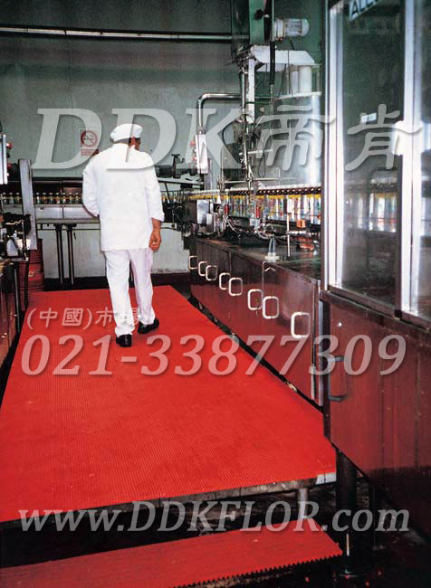 紅色_工業(yè)地面耐油防滑毯（1）樣板圖片,帝肯(DDK)_1900_9979（工業(yè)地面鋪地材料）效果圖，工業(yè)地墊,工業(yè)地板膠,工業(yè)地板革,工業(yè)地毯,工業(yè)地膠,工業(yè)塑料地毯,工業(yè)塑膠地板,工業(yè)抗疲勞地墊,工業(yè)抗疲勞防滑墊,工業(yè)橡膠地板,工業(yè)用格柵地墊,工業(yè)耐油地墊,工業(yè)走道地墊,工業(yè)防滑地墊,工業(yè)防滑地毯,工業(yè)防滑墊,工廠地墊,工廠地板膠,工廠地毯,工廠地膠,工廠塑膠地板,工廠用橡膠地墊,工廠走道地墊,工廠用塑料地板,工廠車間地板革,工廠車間地膠,工廠防滑地墊,工廠防滑墊,帶孔防滑墊,多孔防滑地墊,多孔橡膠墊,耐油工業(yè)橡膠墊,車間地墊,車間防滑地墊,車間防滑墊,車間地面膠皮,車間地膠墊,車間地毯,車間塑料防滑墊,車間塑膠地板,抗疲勞地毯,抗疲勞墊,抗疲勞腳墊,疏水型抗疲勞地墊,經(jīng)濟型抗疲勞地墊,防疲勞墊,防疲勞地膠,防疲勞地毯,防疲勞地墊,防疲勞腳墊,廠房防滑地膠,廠房地板材料,廠房地膠,廠房地毯,z字型疏水墊,疏水防滑墊,漏水橡膠墊,漏水地膠,漏水防滑墊,耐油耐水地墊,茶水間防滑地墊,防水地毯,透水地墊,透水地板膠墊,隔水材料,疏水地毯,疏水地席