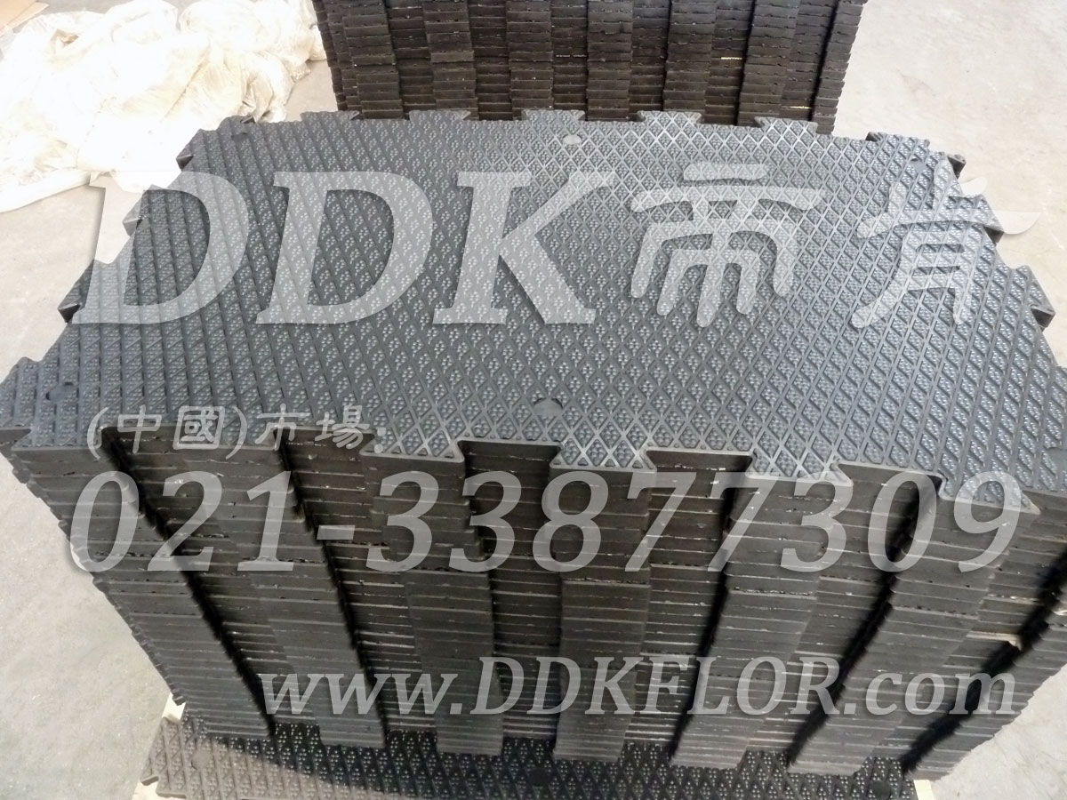 菱形紋_拼接型抗壓地板（2）樣板圖片,帝肯(DDK)_4300_9979（車間地面抗壓耐磨材料）效果圖,耐壓地板,耐壓耐磨地毯,耐重壓地墊,耐重壓地板,pvc承重地板,維修車間地板,車間防砸地板,工業地磚,車間地板磚,工廠地板膠,工廠地膠,工業地板膠,工業地板磚,工業地板,廠房地板材料,倉庫地板,倉庫防潮地膠,倉庫塑膠地板