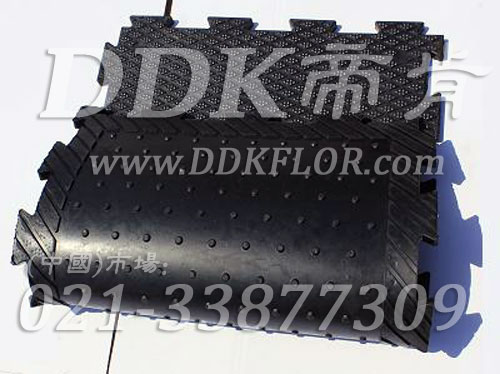 菱形紋_拼接型抗壓地板（3）樣板圖片,帝肯(DDK)_4300_9979（車間地面抗壓耐磨材料）效果圖,耐壓地板,耐壓耐磨地毯,耐重壓地墊,耐重壓地板,pvc承重地板,維修車間地板,車間防砸地板,工業地磚,車間地板磚,工廠地板膠,工廠地膠,工業地板膠,工業地板磚,工業地板,廠房地板材料,倉庫地板,倉庫防潮地膠,倉庫塑膠地板