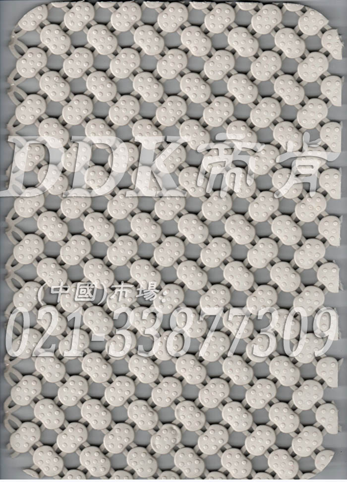 卡其色_橢圓表面_互扣式網孔防滑地膠（7）樣板圖片，帝肯(DDK)_8200（ODL|達喜）效果圖，工業用格柵地墊,浴室pvc格柵地板,柵格地墊,排水地墊,pvc防水地墊,塑膠透水地板,衛生間地板隔水墊,衛生間地墊,衛浴防滑墊,衛生間防水地墊,衛生間防滑地墊,衛生間防滑墊,衛生間地膠,漏水地墊,漏水地膠,排水防滑墊,排水地板,疏水墊,疏水板,疏水磚,疏水防滑地墊,疏水防滑墊,耐油耐水地墊,漏水防滑墊,疏水地墊,疏水地毯,疏水地席,浴室防滑疏水磚,透水地墊,透水地板膠墊,透水防滑塑膠地墊,防水地墊,防水地毯,防水地膠墊,防水墊,防水防滑墊,防滑隔水墊,隔水地墊,隔水地板,隔水材料,泄水型地板磚,PVC拼接地墊,塑料拼接地板,拼接式防滑墊,拼接式地墊,拼裝地墊,拼裝地膠,防滑拼墊,泳池地膠,泳池防滑地墊,泳池防滑地毯,洗手間地墊,洗手間防滑地毯,洗手間防滑墊,洗浴防滑墊,洗澡間防滑墊,游泳池地墊,游泳池防滑地膠,游泳池防滑墊,游泳館防滑墊,浴池防滑地墊,浴池防滑墊,浴室防滑地墊,浴室防滑地磚,浴室防滑地膠,浴室防滑墊,浴室地墊,浴室地板,浴室地板磚,浴室地毯,浴室地磚,浴室墊,淋浴房防滑墊