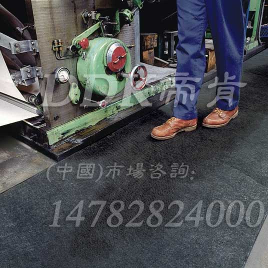 烤漆車間耐油地毯防污染地墊 深灰色耐臟腳墊 工廠通道防滑去腳印地毯 ，車間地毯,車間防滑地墊,車間地墊,地面防滑墊,地面防護材料,工業(yè)防滑地毯,工廠腳墊,工廠防滑地墊,工廠地毯,走廊地毯,走道地墊,走道地毯,走道墊,防油防滑墊,防滲地毯,防塵防污地墊,防酸堿膠墊,防污地毯