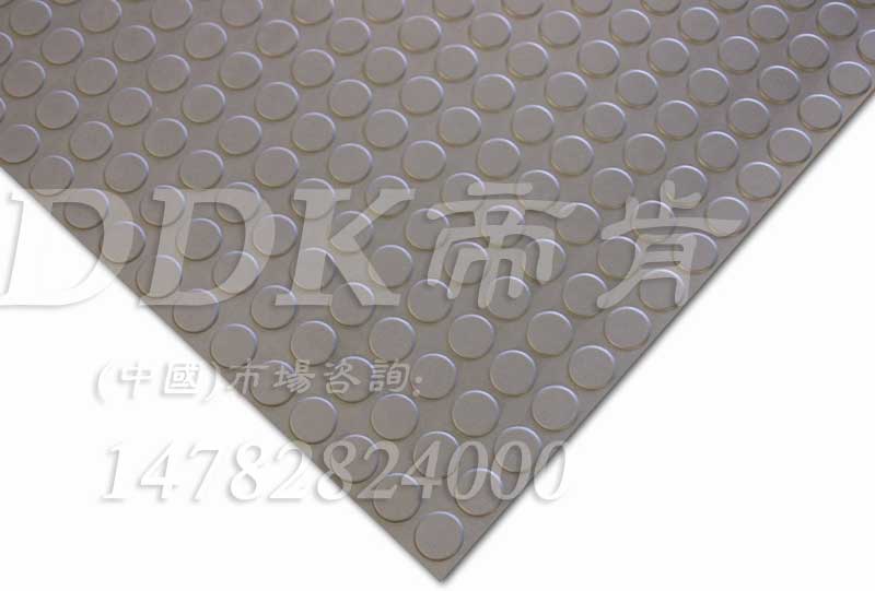 防油防滑塑料橡膠地毯圓幣紋地膠車間地毯灰色或綠色 多種厚度定制，圓點紋,圓點防滑橡膠地板,彩色圓扣墊,銅錢紋,最便宜的地毯多少錢,耐油地墊,耐油地毯,耐油地膠,耐油工業(yè)橡膠墊,耐油膠墊,耐油防滑墊,耐油地板,工業(yè)防滑墊,工業(yè)防滑地毯,工業(yè)防滑地墊,工廠防滑地墊,工廠防滑墊,地面防滑墊,地面防滑膠皮,pvc防滑卷材,流水線防滑墊,車間防滑墊,車間防滑地墊,過道防滑墊,走廊防滑墊,防滑橡膠墊,防滑毯,車間地毯,車間地墊,車間地面膠皮,車間用地板膠,軟質(zhì)地板,過道地毯